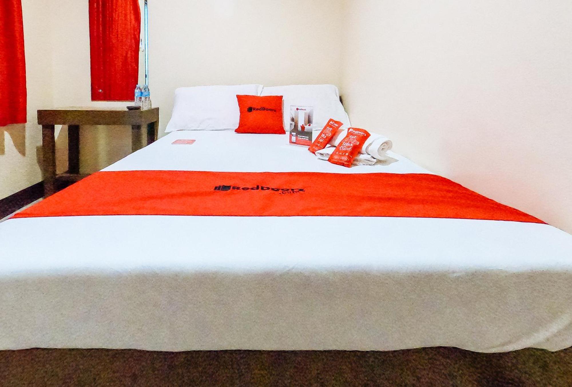 Reddoorz @ Pamaong Street Hotel Tagbilaran City Bagian luar foto