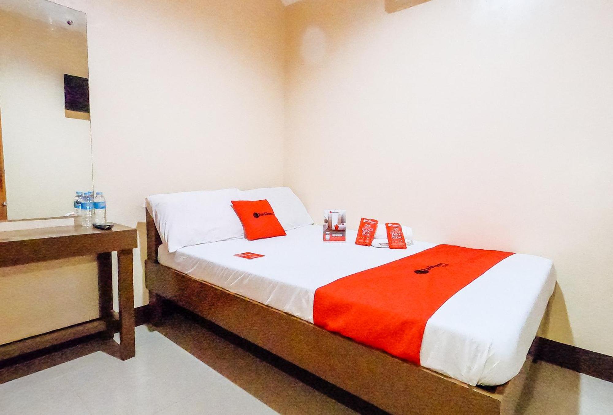 Reddoorz @ Pamaong Street Hotel Tagbilaran City Bagian luar foto