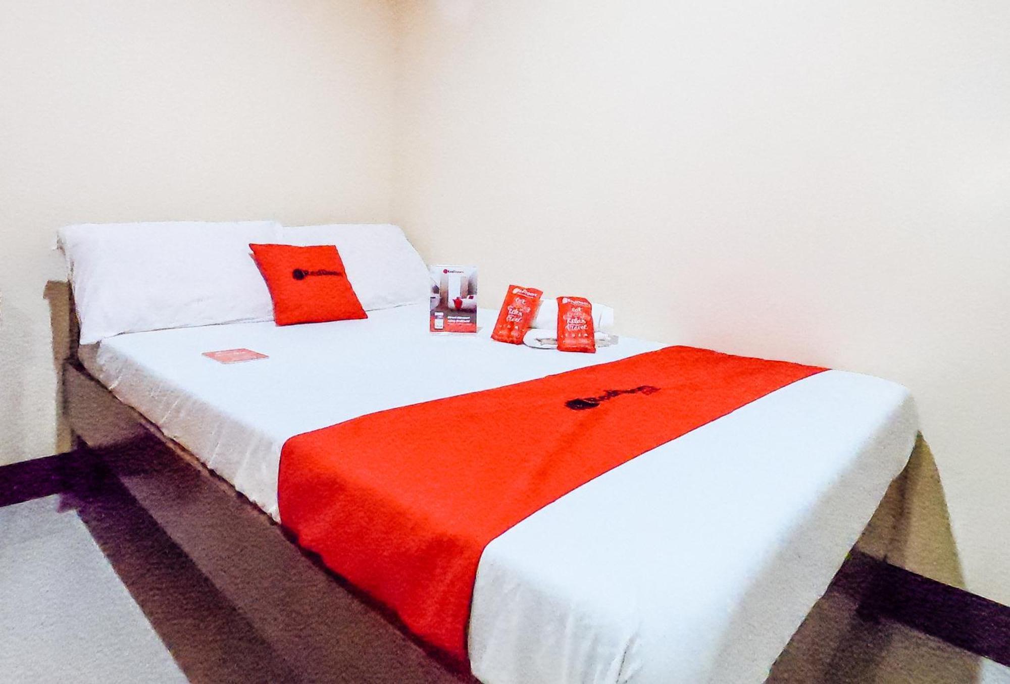 Reddoorz @ Pamaong Street Hotel Tagbilaran City Bagian luar foto