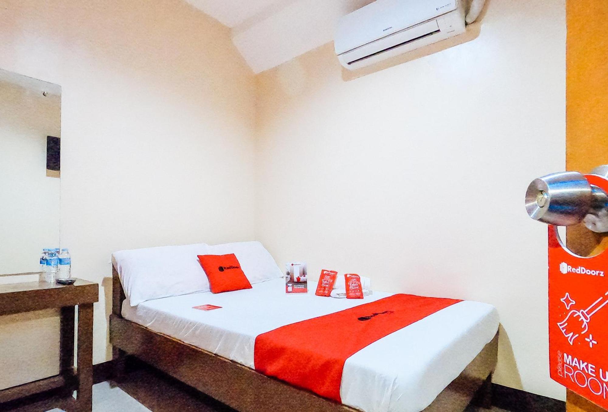 Reddoorz @ Pamaong Street Hotel Tagbilaran City Bagian luar foto